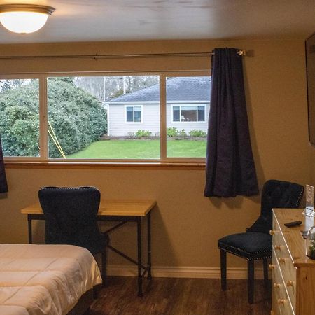 Private Home - Playground, Jumping Mat, Bbq, Darts, Firepit, Gazebo, 4 Smart Tvs, White Cotton Bedding, - The Redwood Cul-De Sac Beach Retreat クレセントシティ エクステリア 写真