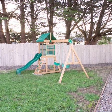 Private Home - Playground, Jumping Mat, Bbq, Darts, Firepit, Gazebo, 4 Smart Tvs, White Cotton Bedding, - The Redwood Cul-De Sac Beach Retreat クレセントシティ エクステリア 写真