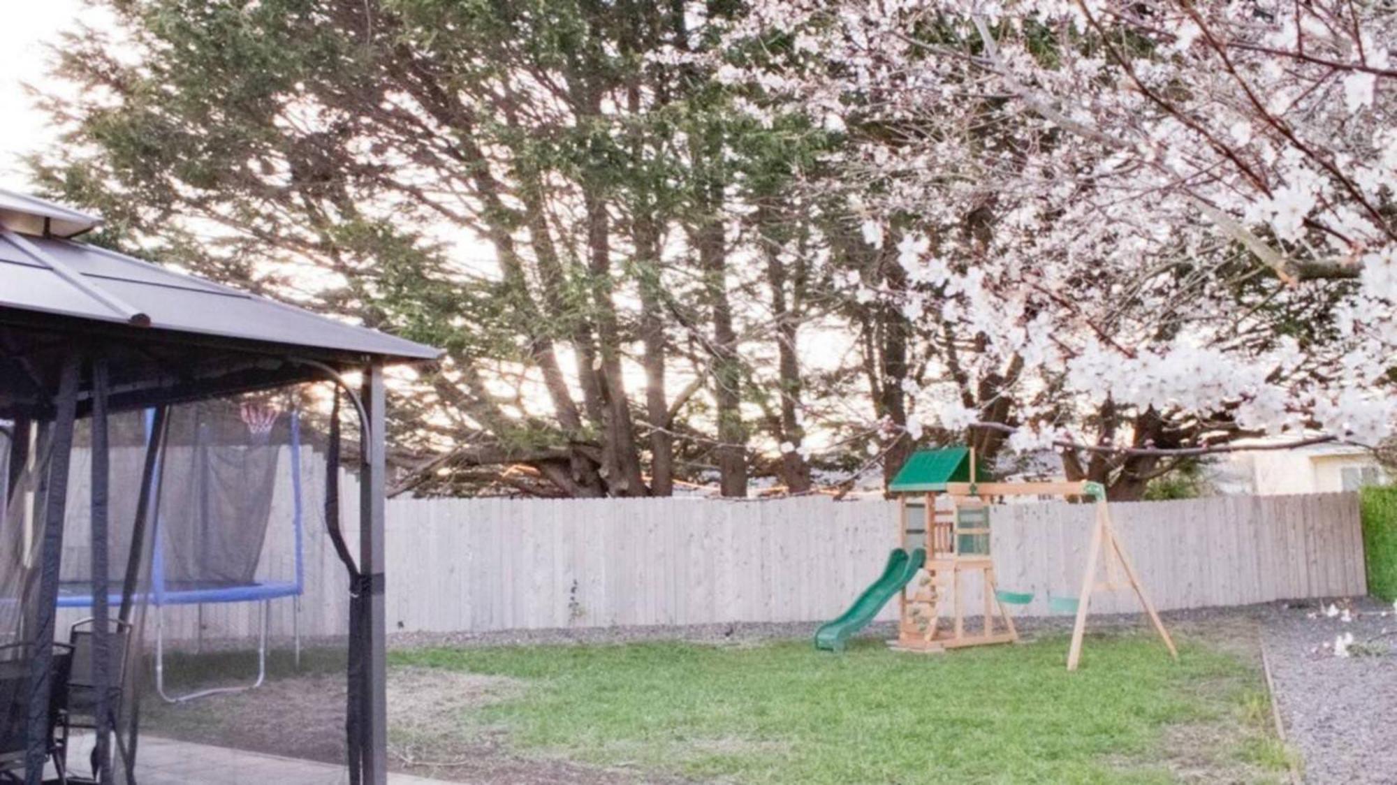 Private Home - Playground, Jumping Mat, Bbq, Darts, Firepit, Gazebo, 4 Smart Tvs, White Cotton Bedding, - The Redwood Cul-De Sac Beach Retreat クレセントシティ エクステリア 写真