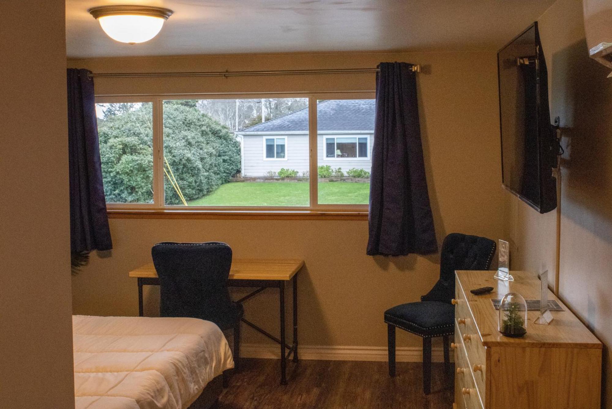 Private Home - Playground, Jumping Mat, Bbq, Darts, Firepit, Gazebo, 4 Smart Tvs, White Cotton Bedding, - The Redwood Cul-De Sac Beach Retreat クレセントシティ エクステリア 写真