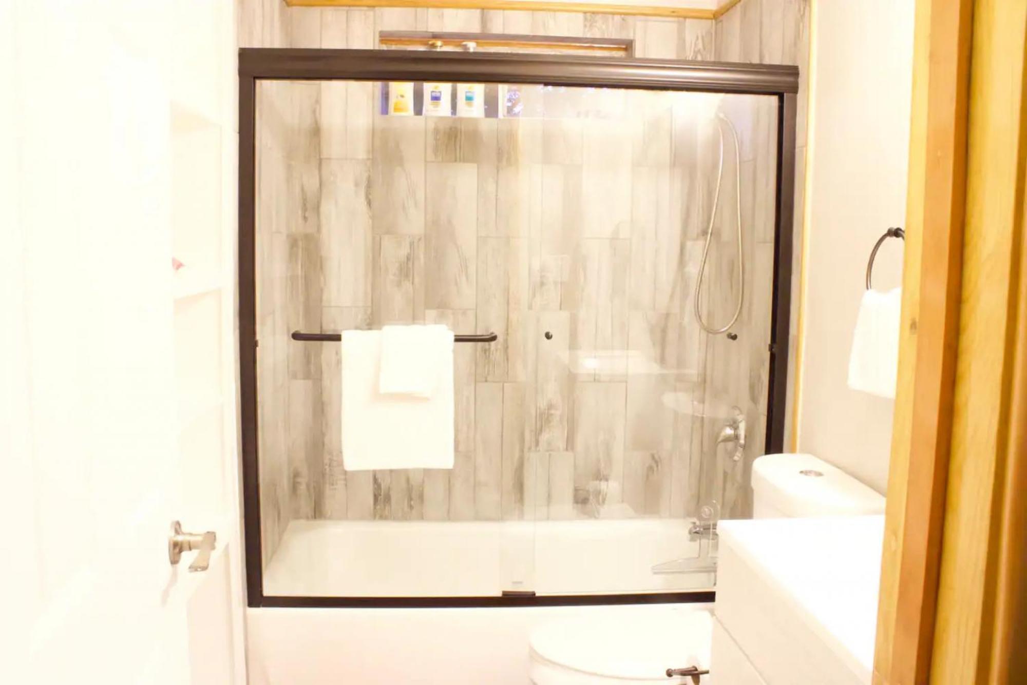 Private Home - Playground, Jumping Mat, Bbq, Darts, Firepit, Gazebo, 4 Smart Tvs, White Cotton Bedding, - The Redwood Cul-De Sac Beach Retreat クレセントシティ エクステリア 写真