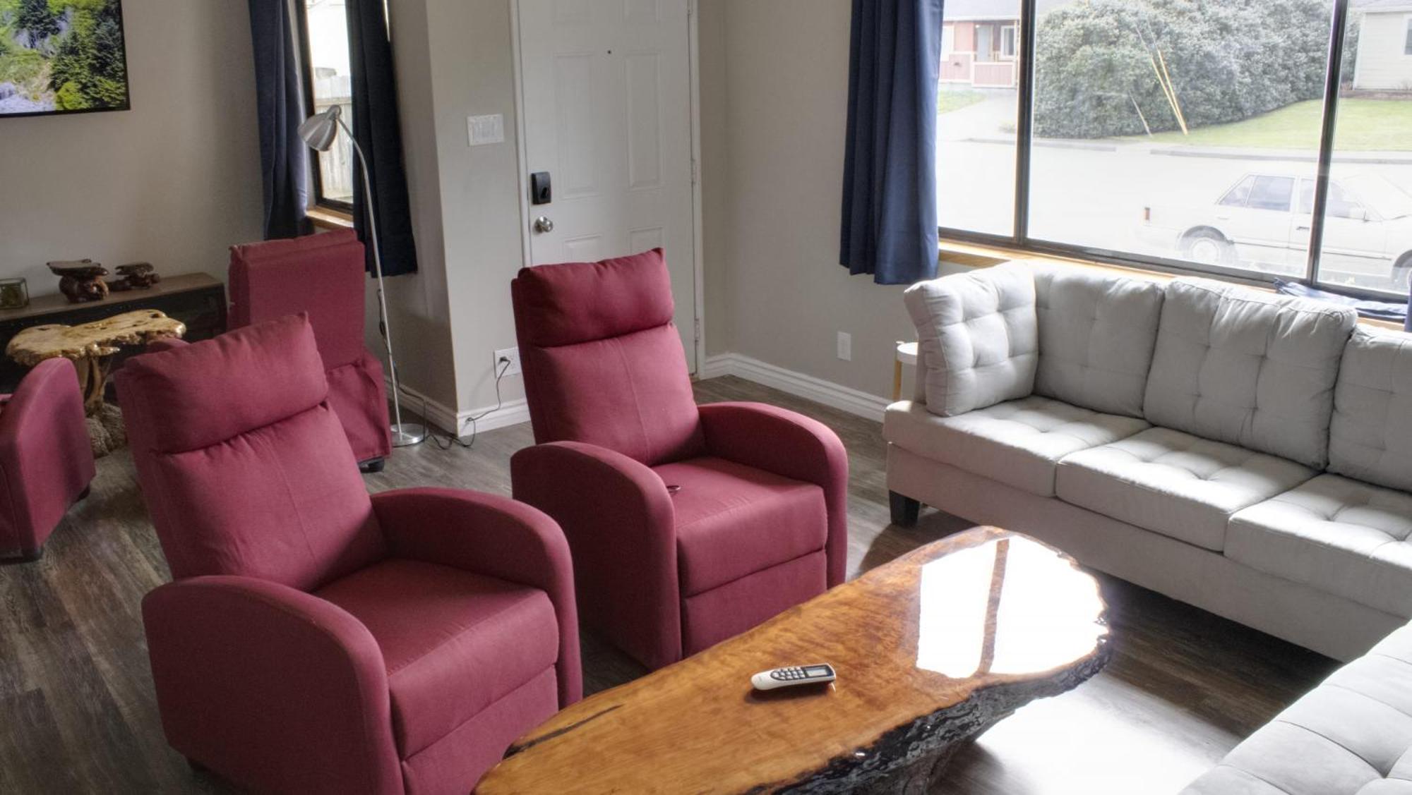 Private Home - Playground, Jumping Mat, Bbq, Darts, Firepit, Gazebo, 4 Smart Tvs, White Cotton Bedding, - The Redwood Cul-De Sac Beach Retreat クレセントシティ エクステリア 写真