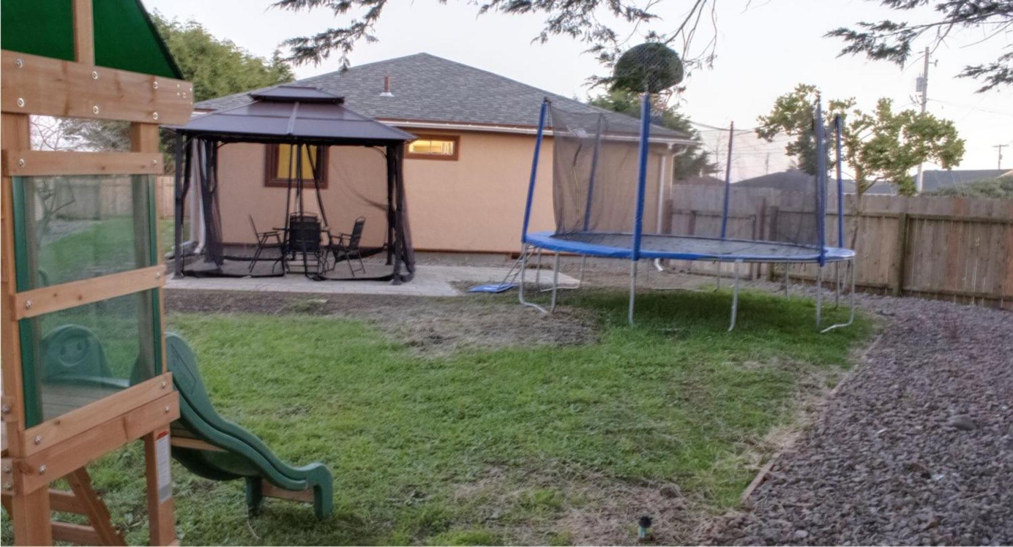 Private Home - Playground, Jumping Mat, Bbq, Darts, Firepit, Gazebo, 4 Smart Tvs, White Cotton Bedding, - The Redwood Cul-De Sac Beach Retreat クレセントシティ エクステリア 写真