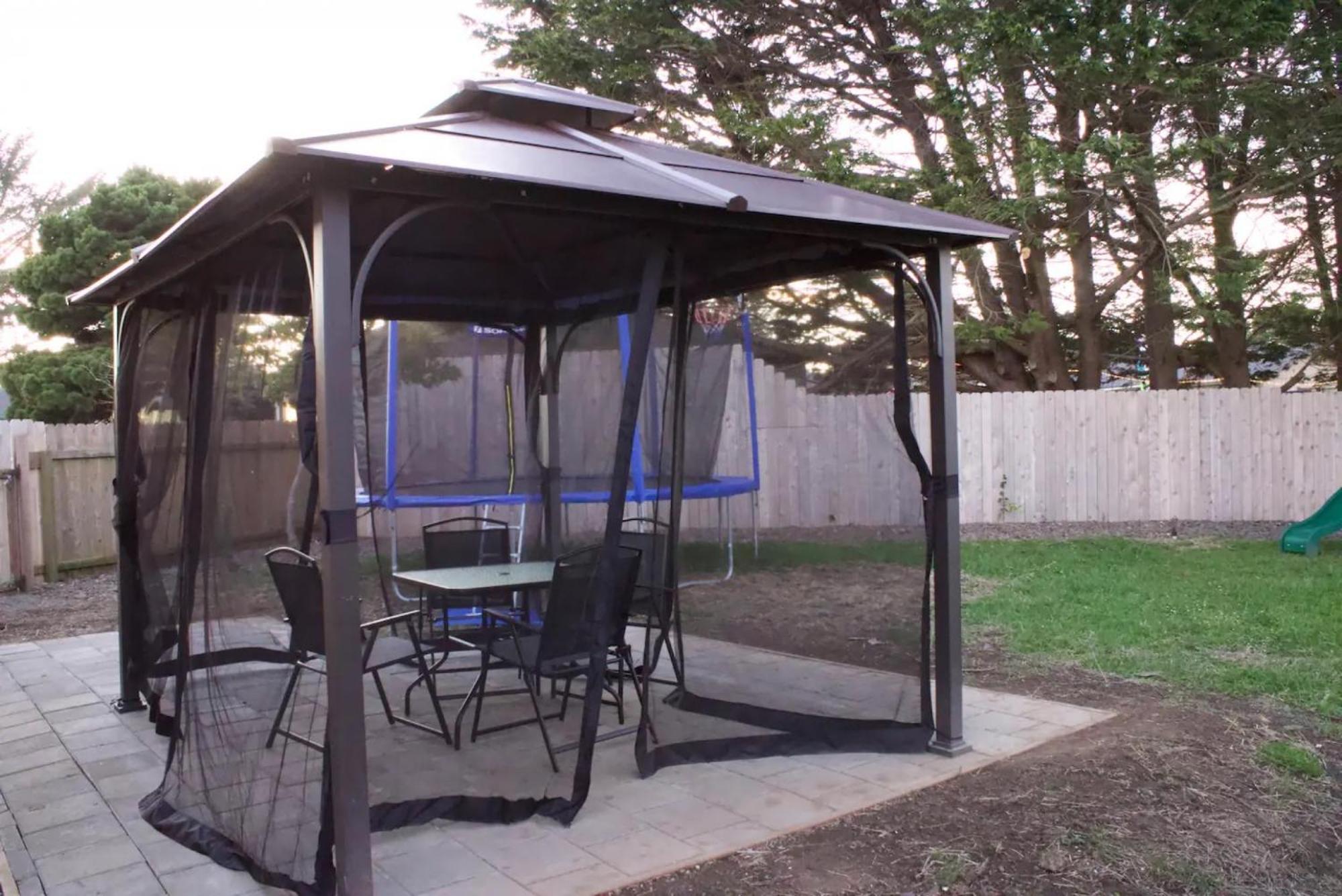 Private Home - Playground, Jumping Mat, Bbq, Darts, Firepit, Gazebo, 4 Smart Tvs, White Cotton Bedding, - The Redwood Cul-De Sac Beach Retreat クレセントシティ エクステリア 写真