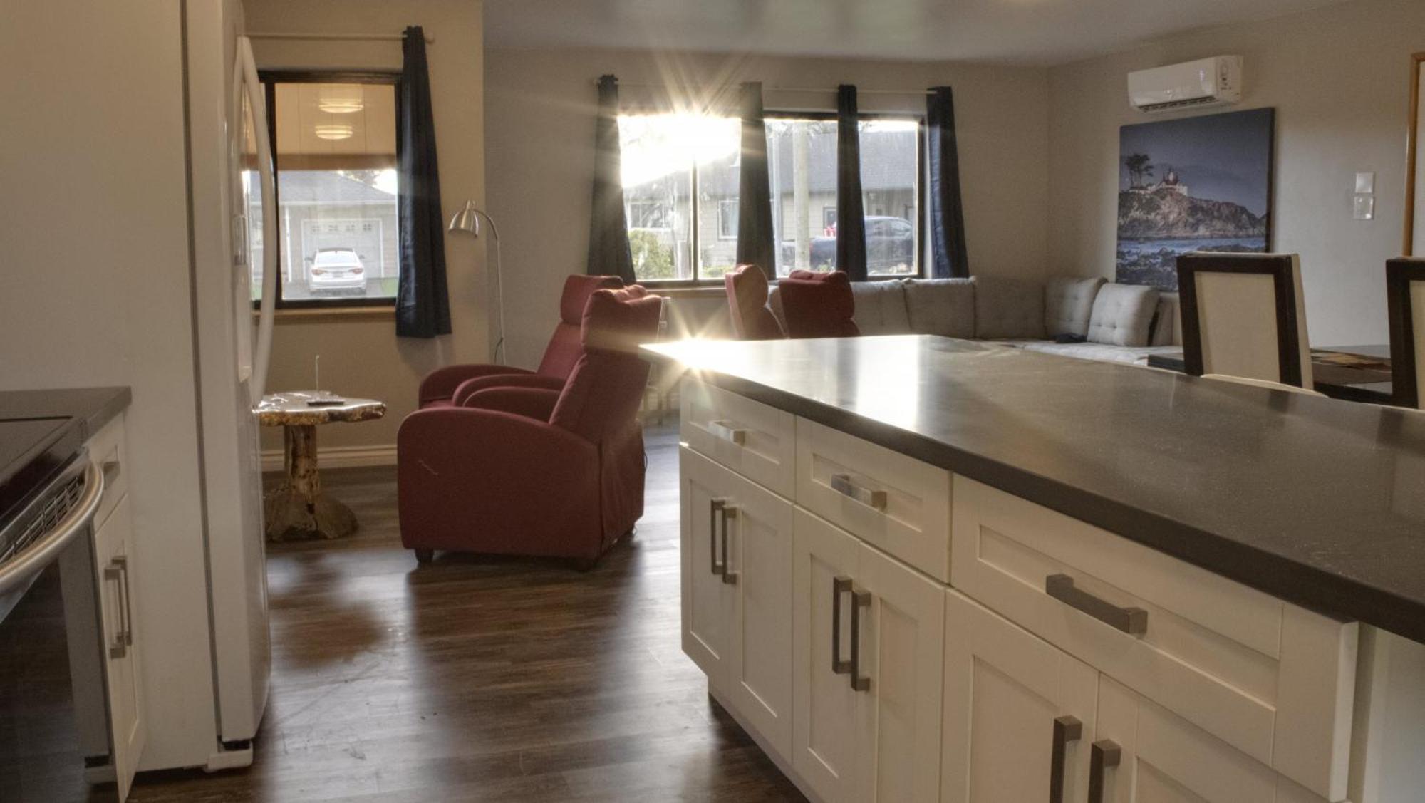 Private Home - Playground, Jumping Mat, Bbq, Darts, Firepit, Gazebo, 4 Smart Tvs, White Cotton Bedding, - The Redwood Cul-De Sac Beach Retreat クレセントシティ エクステリア 写真